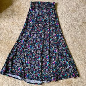 LuLaRoe Maxi Skirt Size XXS, feather pattern